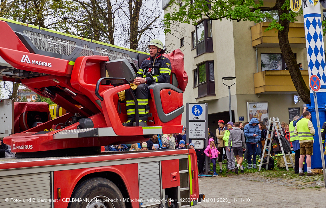 01.05.2023 - Maibaumaufstellung in Berg am Laim